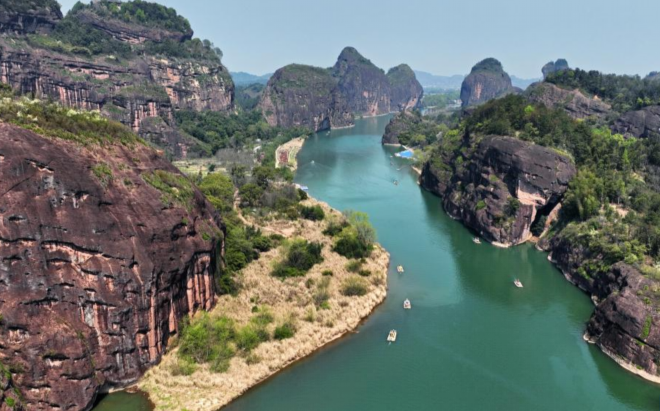 龍虎山：文旅開(kāi)發(fā)與生態(tài)保護(hù)兩相宜