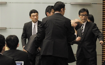 日本新政權右翼政客集體上位曾非法登上釣魚島