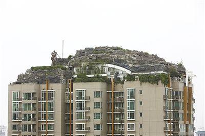 8月15日拍攝的北京人濟(jì)山莊“最牛違建”。新京報記者 浦峰攝
