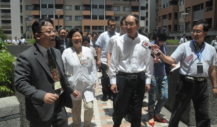 福建省委書記尤權考察林口長庚養(yǎng)生村