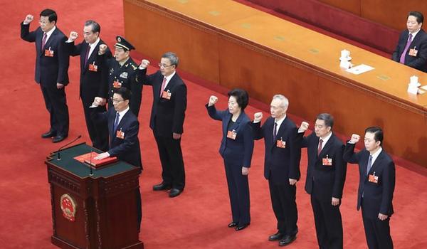 國務院副總理、國務委員、秘書長進行憲法宣誓