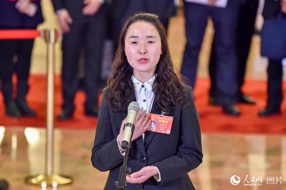 全國人大代表、甘肅省徽縣隴上莊園淘寶店負責人梁倩娟。
