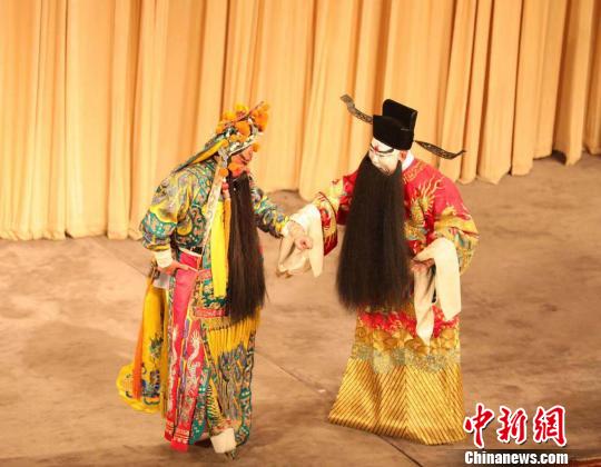 郭德綱唱京劇飾演曹操專(zhuān)業(yè)演員當(dāng)“配角”