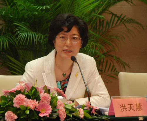 全國婦聯(lián)副主席、書記處書記洪天慧