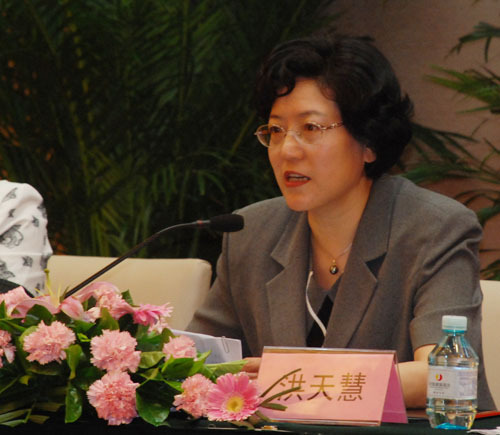 全國婦聯(lián)副主席、書記處書記洪天慧