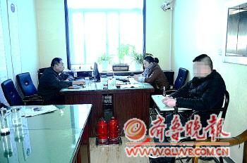 警方訊問犯罪嫌疑人。